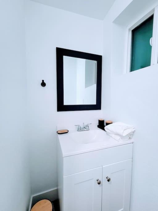 Phoenix Retreat - Studio With King Bed - 10 Min From Airp - Unit C 외부 사진