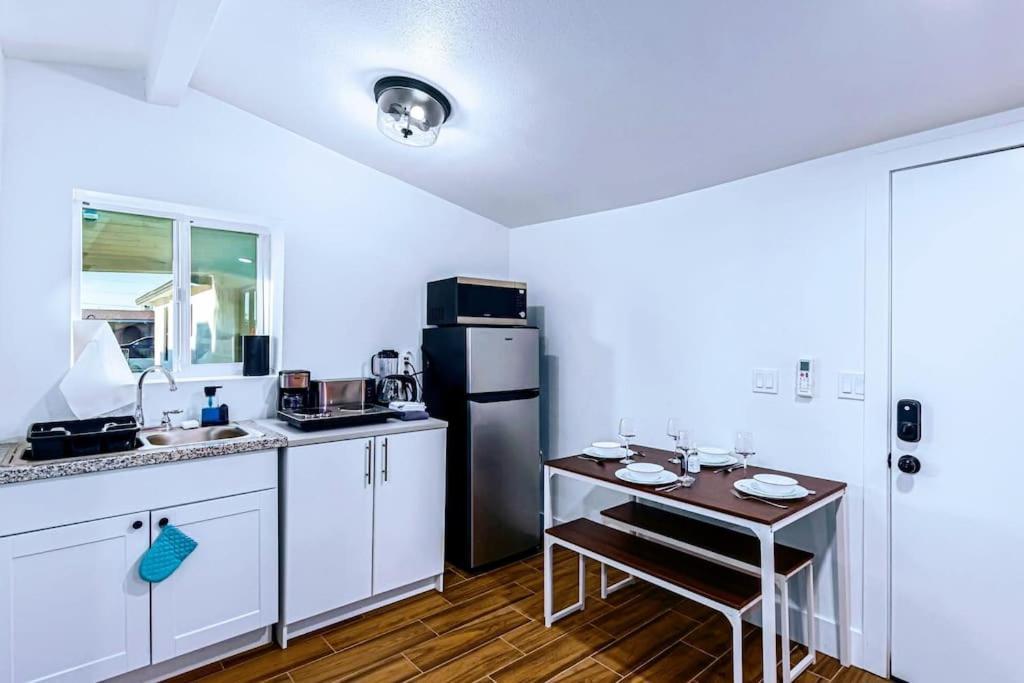 Phoenix Retreat - Studio With King Bed - 10 Min From Airp - Unit C 외부 사진
