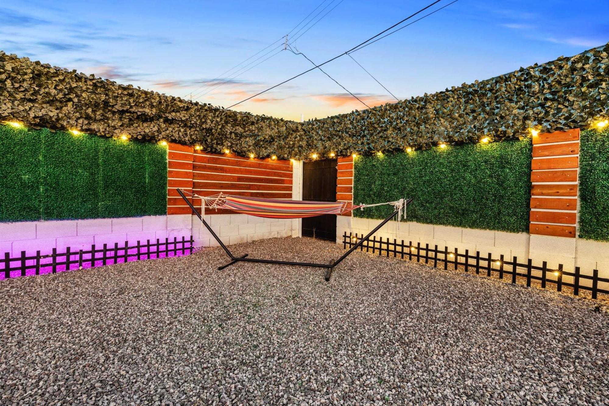 Phoenix Retreat - Studio With King Bed - 10 Min From Airp - Unit C 외부 사진